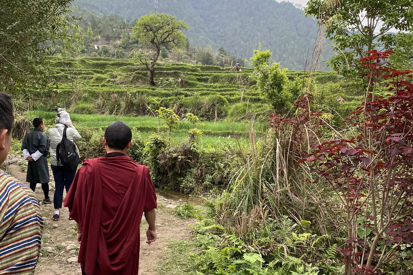 En chemin vers un monastère